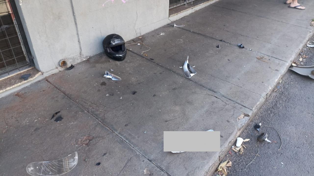 Foto 2 de 5 — Grave acidente deixa dois feridos no centro de Araraquara